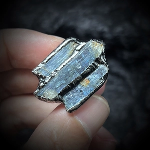 Adjustable raw kyanite cluster ring with antique silver plating in retro boho style