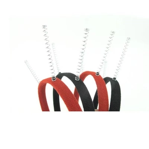 Schwarze und rote Samt-Haarreifen mit silbernen Metallfedern für DIY-Party-Haarschmuck