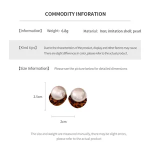 Size chart showing 2.5cm height and materials for pearl leopard print earrings