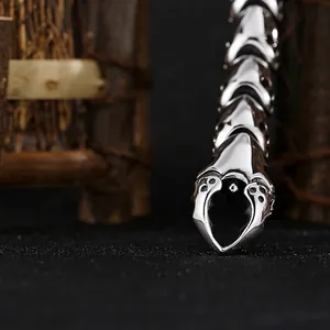 Bracelet de style punk en acier inoxydable avec pince de scorpion et fini argent poli