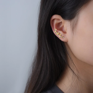 Elegant S925 silver ginkgo leaf ear cuff featuring gold-toned leaves and silver branch