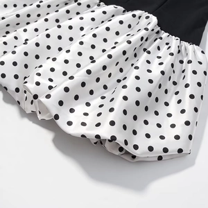 Fashionable black and white polka dot patchwork mini dress with elegant pleated texture