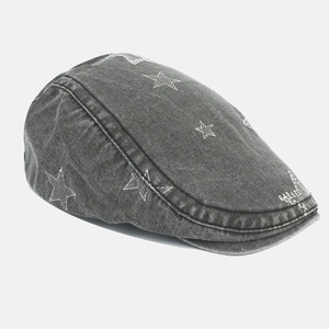 Béret vintage en denim délavé gris anthracite avec motifs d'étoiles blanches vue de profil