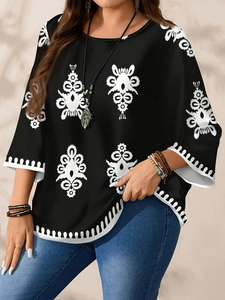 Grote maten damesblouse in zwart met etnische print en wijde driekwart mouwen