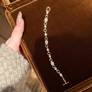 Elegant gold-plated square zircon OT clasp bracelet with sparkling crystal accents