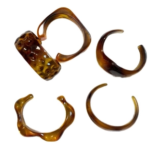 4-piece acrylic amber tortoise shell open bangle set with irregular geometric designs