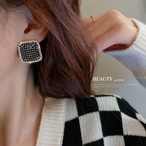 Elegant houndstooth heart earrings with silver needle and diamonds on model