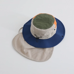 Detail of adjustable elastic drawstring on color-block outdoor sun hat with neck flap