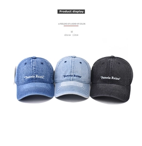 Broderie détaillée sur casquettes de baseball en denim délavé bleu et gris vintage