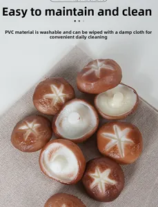 Dettaglio di modelli realistici di funghi shiitake in PVC con superficie lavabile