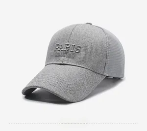 Vue détaillée de la casquette de baseball d'été grise avec broderie PARIS en relief