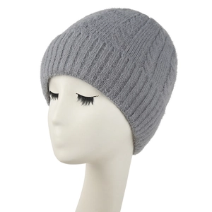 Warme graue Strickmütze für Damen mit Zopfmuster und Fleece-Futter für den Winter