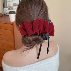 Pince à cheveux élégante à nœud en velours rouge avec rubans noirs et paillettes vintage