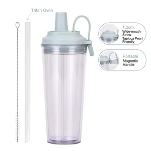 Detail of Tritan straw with 1.2cm large bore for boba pearls and magnetic handle lid