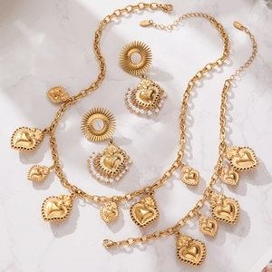 Parure de bijoux plaqué or 18k avec collier cœur et boucles d'oreilles perles