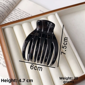 Detailed dimensions of large glossy black hair claw clip measuring 7.5x6x4.7cm