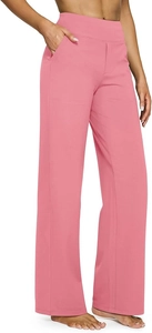 Dettaglio dei pantaloni da yoga rosa a vita alta e gamba larga con tasche laterali