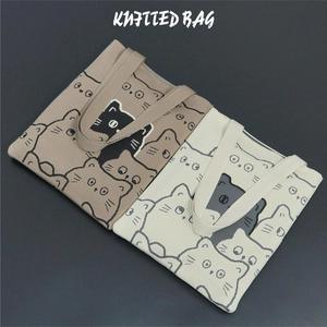 Detailed knit shoulder bags in khaki and beige featuring cute cartoon cat patterns