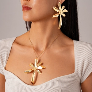 Statement Flower Necklace And Earrings With Silver Earring Post Iron Alloy Oversized 3D Floral Jewelry For Women Fashion