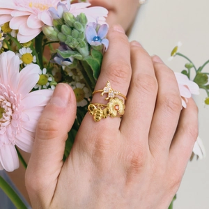 Ensemble de trois bagues en acier inoxydable avec marguerite, abeille et papillon