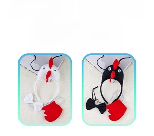 Détail du set de costume de poulet en peluche avec bandeau, nœud papillon et queue en noir et blanc