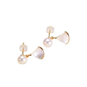 Elegant gold fan-shaped earrings with round freshwater pearl and white mother of pearl