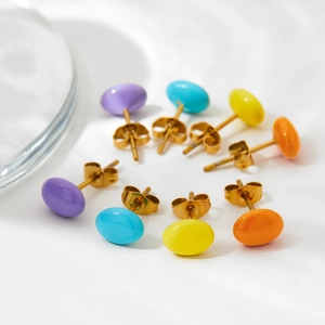 Set di orecchini a lobo colorati a chicco di macaron in smalto viola blu e giallo
