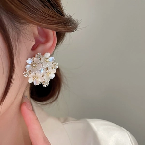 Elegant pearl flower tassel earrings with French vintage style on female model