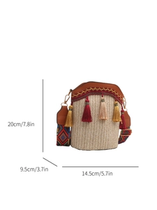 Detailed size specifications of woven bucket bag with dimensions in cm and inches