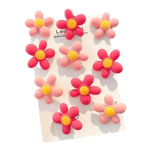 Set de 10 pinzas para el cabello con flores mate rosas para niñas en tarjeta de exhibición