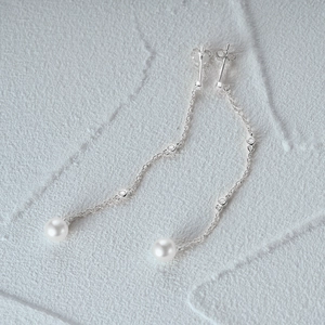 Detailed close-up of S925 sterling silver tassel earrings with white pearls and zircons