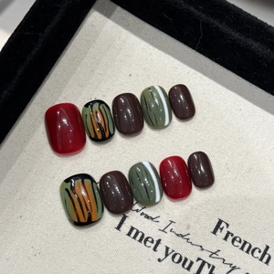Handmade Vintage Smudge Press On Nails Short Round Red Brown Olive Green Animal Pattern Glossy Artificial Nails For Women
