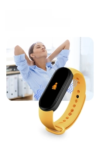 M7 smart bracelet in yellow featuring sedentary reminder function for office health