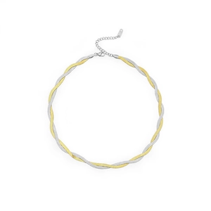 Dettaglio della collana a catena serpente bicolore oro e argento con chiusura regolabile