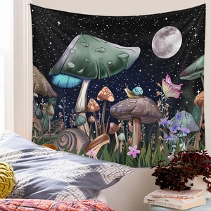 Détail d'une tapisserie de forêt psychédélique avec champignons et lune sur un lit