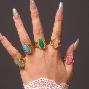 Anello In Pietra Naturale Acciaio Inossidabile Placcato Oro 18K Zircone Ovale Halo Gioielli Vintage Regolabili Donna