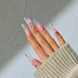 Faux Ongles Cercueil Longs Dégradé Ombré Rose Pailleté Plastique Avec Nœud En Résine Cœur Künstliche Perle Et Strass Manucure Douce