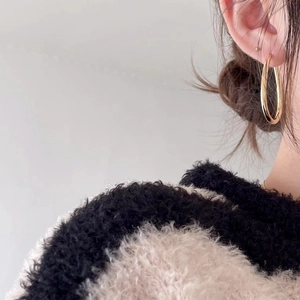 Polished minimalist gold hoop earrings for women in large circular geometric design