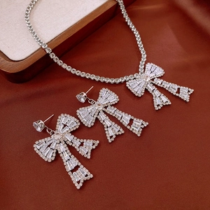 Parure de bijoux nœud en argent avec collier et boucles d'oreilles en zircone sur soie