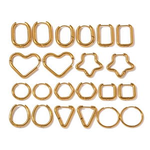 Ensemble de boucles d'oreilles géométriques en acier doré avec formes cœur et étoile