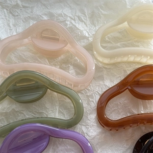Set di grandi mollette per capelli in resina color pastello per acconciature eleganti