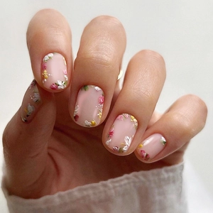 Unghie Finte Corte Tonde A Pressione Base Rosa Nude Motivo Floreale Artificiale Per Donne Eleganti Carine