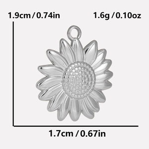 Detailed view of sun pendant with dimensions 1.9cm height and 1.6g weight metrics