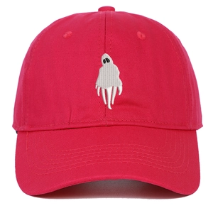 Casquette de baseball rose vif avec broderie fantôme blanc et visière incurvée élégante