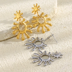 Boucles d'oreilles minimalistes en forme de soleil en acier doré et argenté