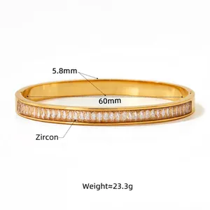 Bracelet en acier inoxydable doré orné de zircons rectangulaires et fermoir boucle