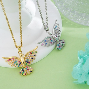 Élégant collier pendentif ailes d'ange avec zircons colorés plaqués or et argent