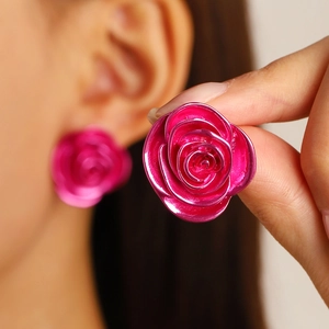 Pendientes de rosa 3D vintage en rosa metalizado brillante para un look chic francés