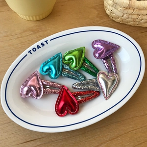 Graziosi fermagli per capelli a forma di cuore con paillettes in vari colori vivaci