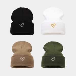 Heart Embroidered Knitted Beanie Hat Acrylic Winter Warm Slouchy Cold Cap Fashion Versatile Headwear For Men And Women